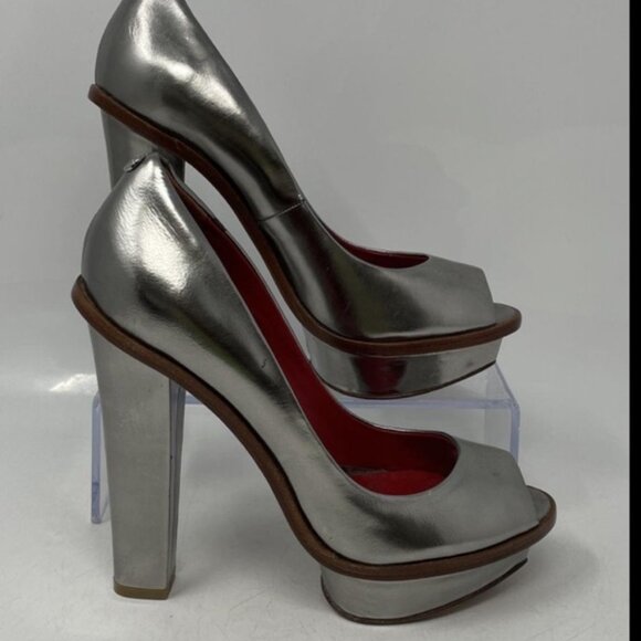 Charles Jourdan Silver Leather Peep-Toe Heels – Size 8.5M - Picture 3 of 6